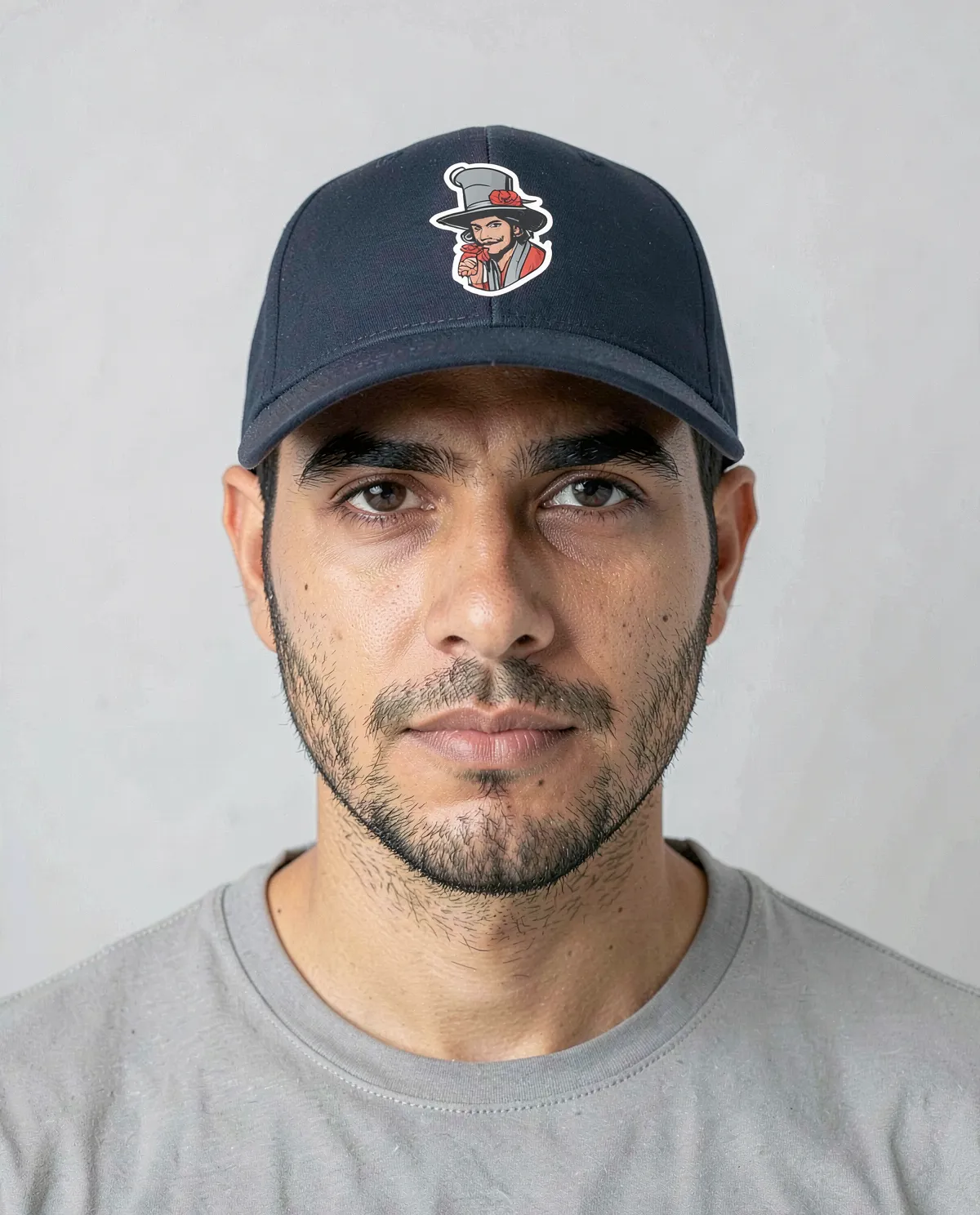 Cappellino blu navy con chiusura a velcro regolabile
