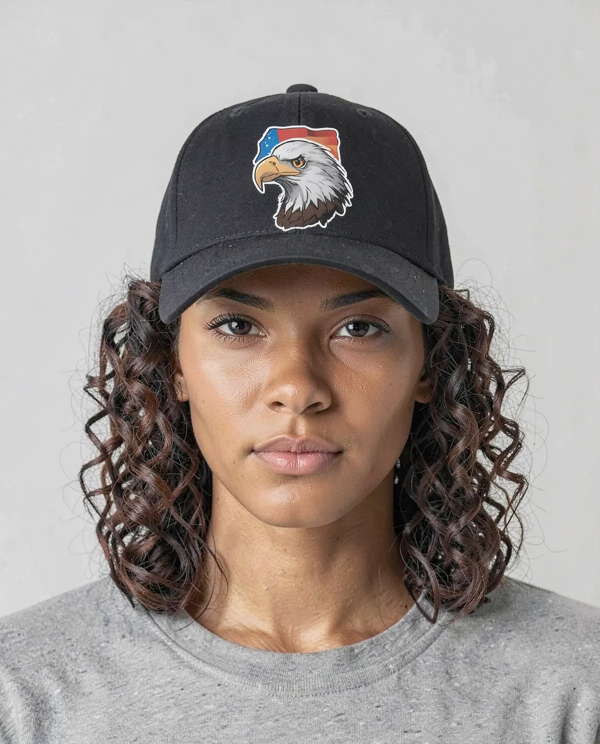 Cappellino di cotone nero con chiusura a velcro