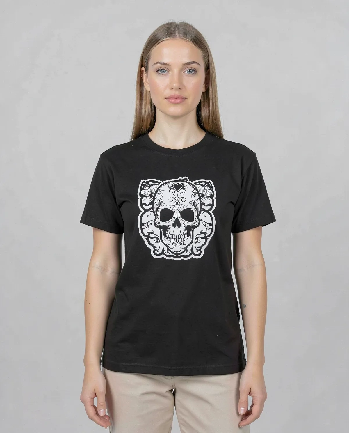 T-shirt nera con stampa grafica audace e unica 0
