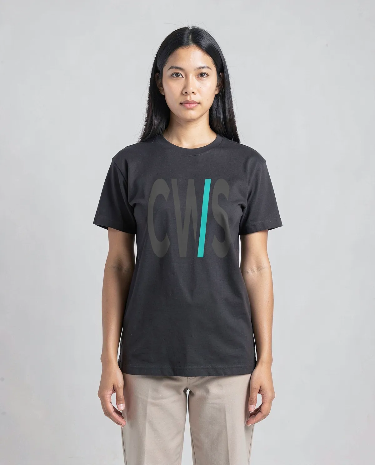 T-Shirt nera – Taglio moderno e snello 0