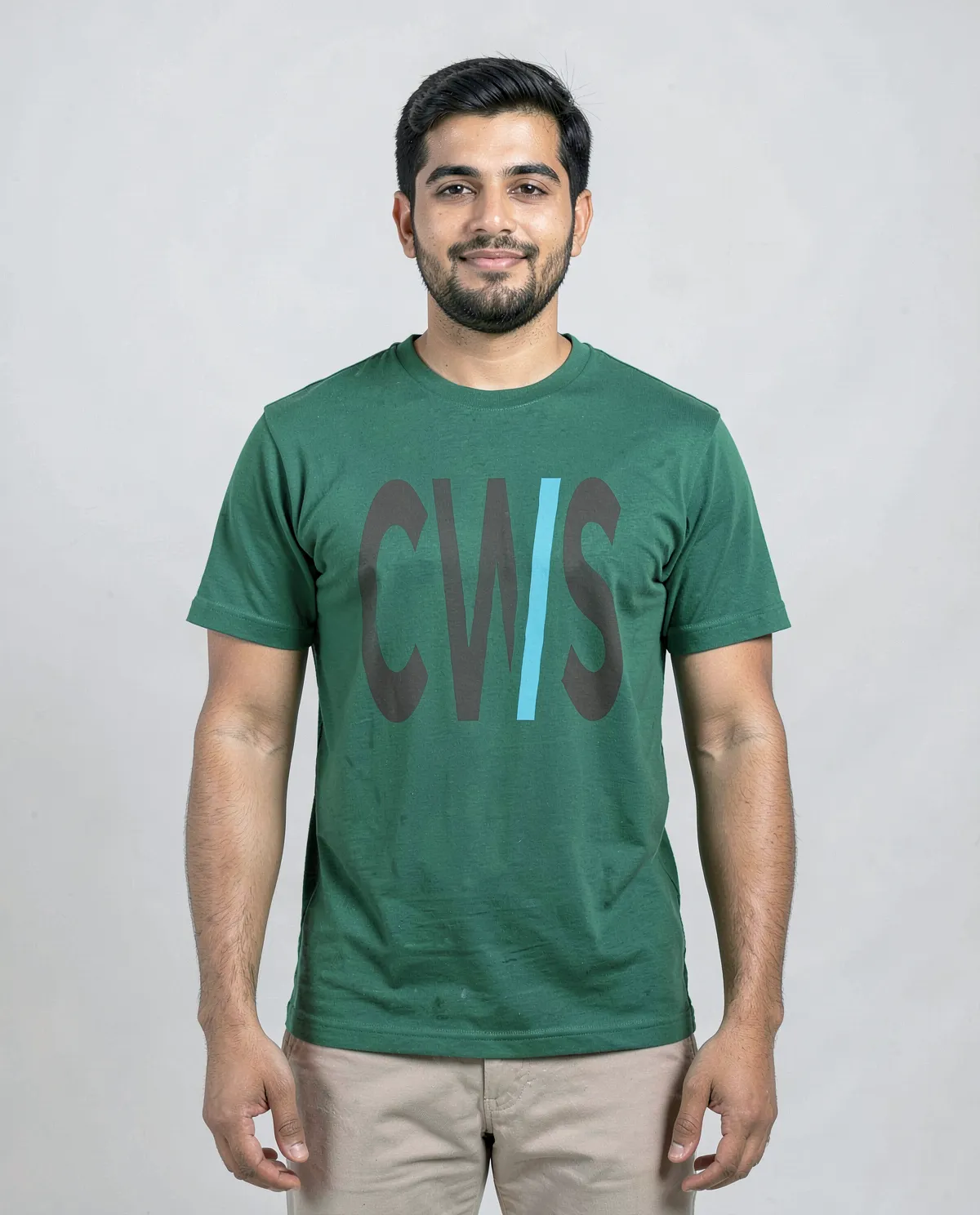 T-Shirt verde con stampa grafica audace 0
