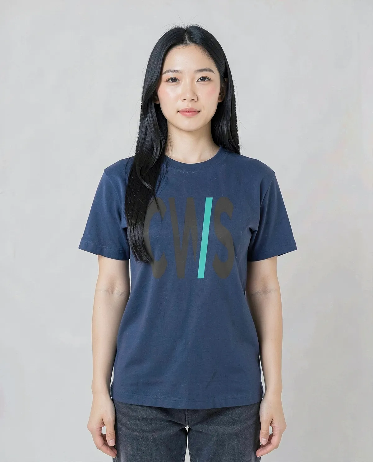 T-shirt blu con stampa grafica vivace
