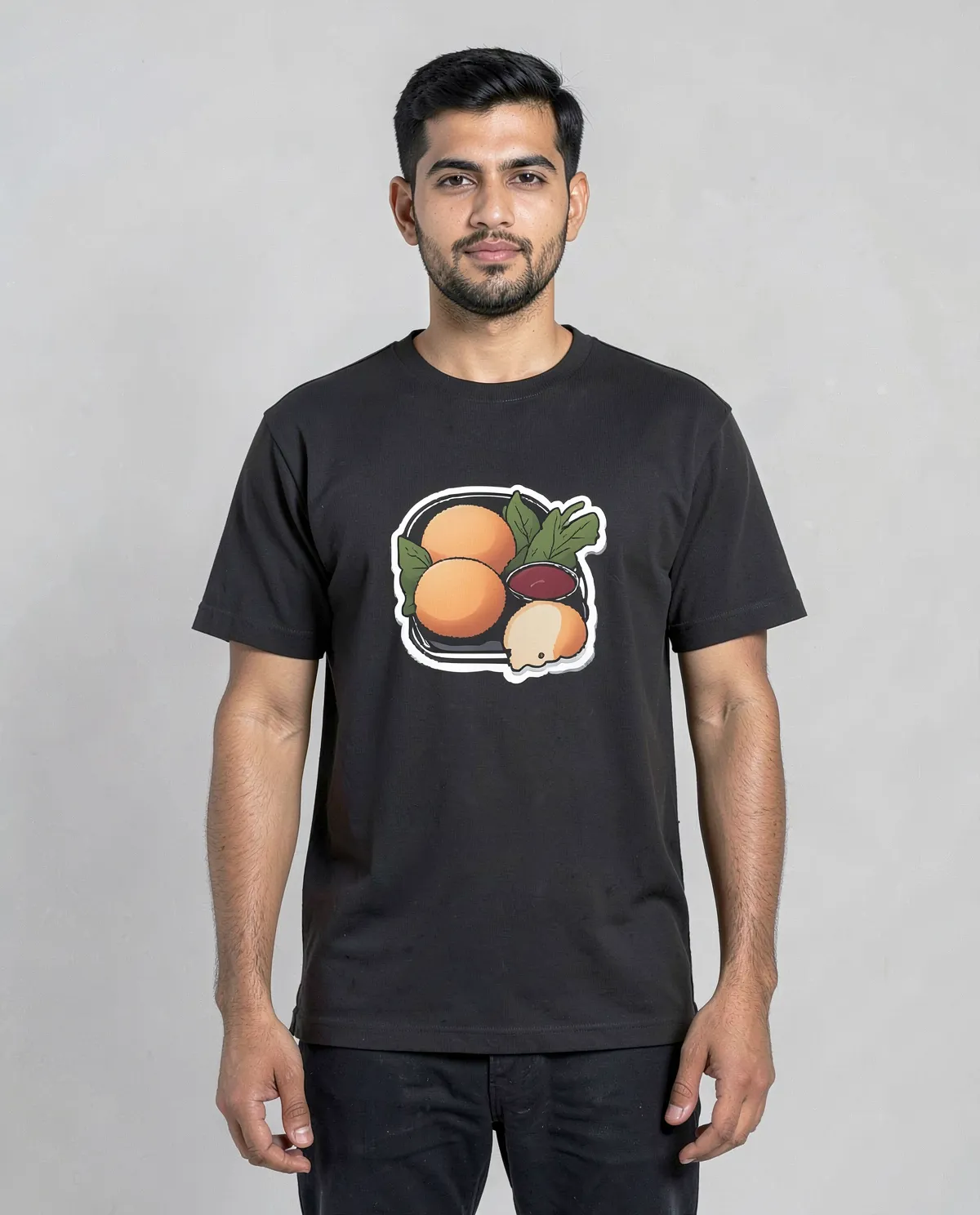 T-shirt nera con design grafico audace 0
